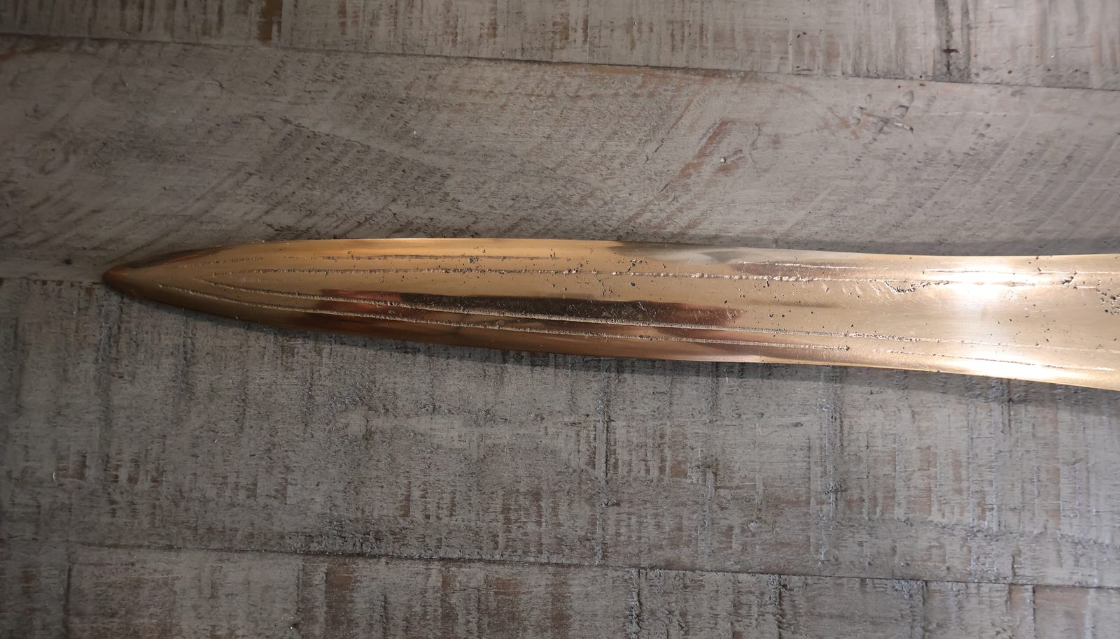 The long narrow point of the blade, raised lines following the taper to the tip